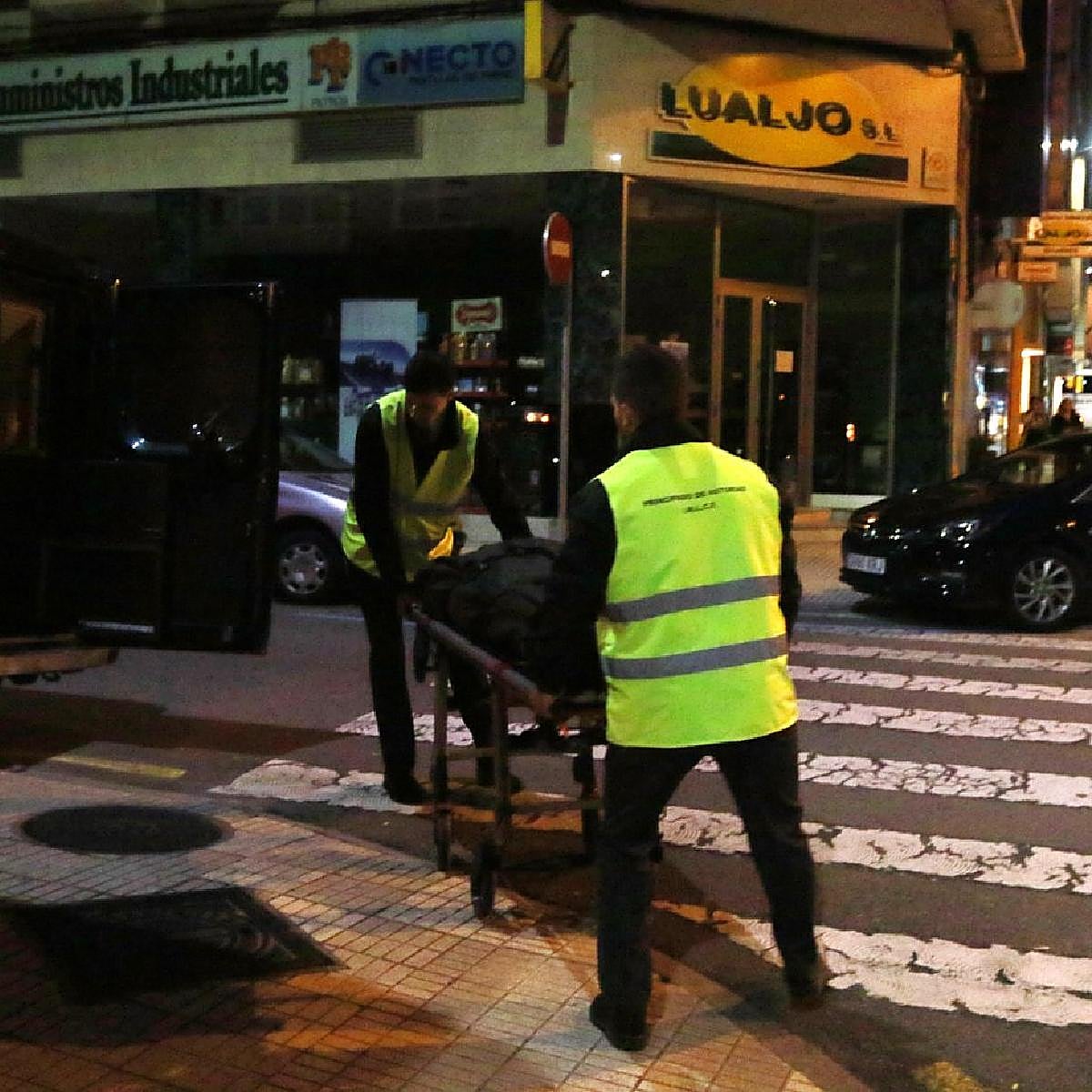 El joven hallado en el rellano de un piso de Gijón murió por un fallo orgánico motivado por sustancias