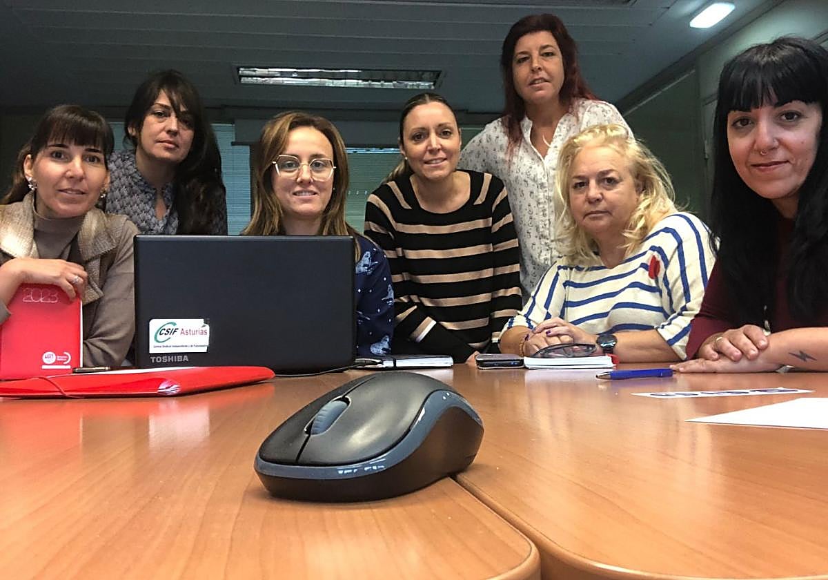 Componentes del comité de empresa, ayer, en gerencia del ERA.