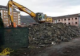 Derribo del antiguo cuartel en enero de 2016.