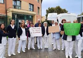 Protesta de los trabajadores de la residencia de Los Canapés en Avilés.