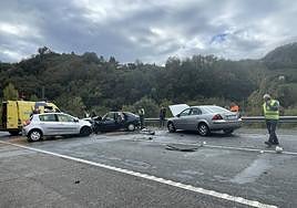 Los tres vehículos implicados en el fatal accidente en el corredor del Nalón.