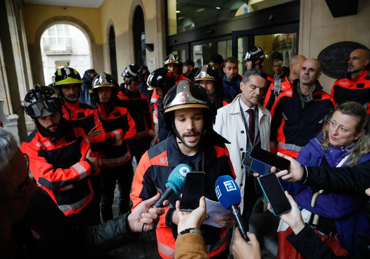 Corbata negra de los bomberos