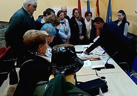 Villanueva muestra unos documentos inéditos del Trienio Liberal.