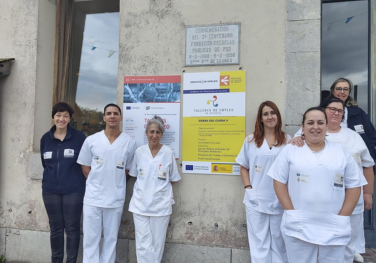 Los ocho integrantes del taller de empleo Sierra del Cuera.