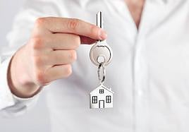 ¿Quién paga las deudas de un piso cuando se vende?