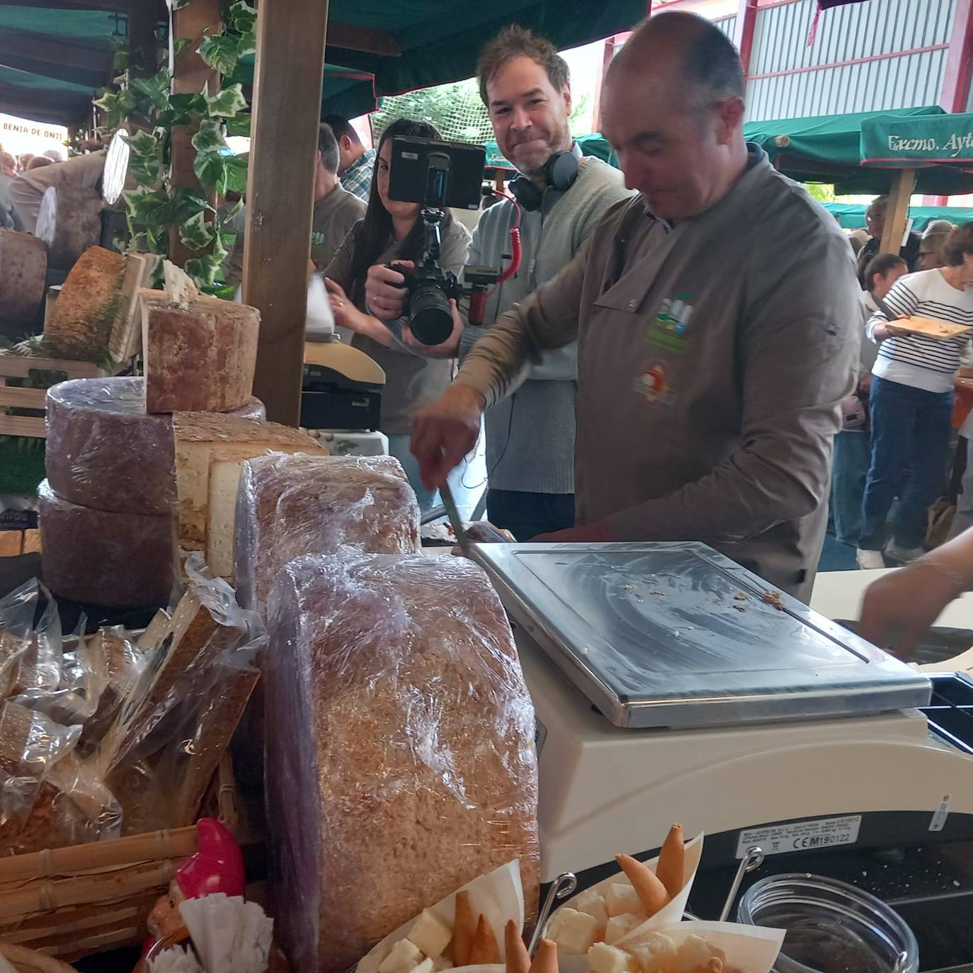 Más de 2.000 kilos de queso en la feria del Gamonéu de Benia