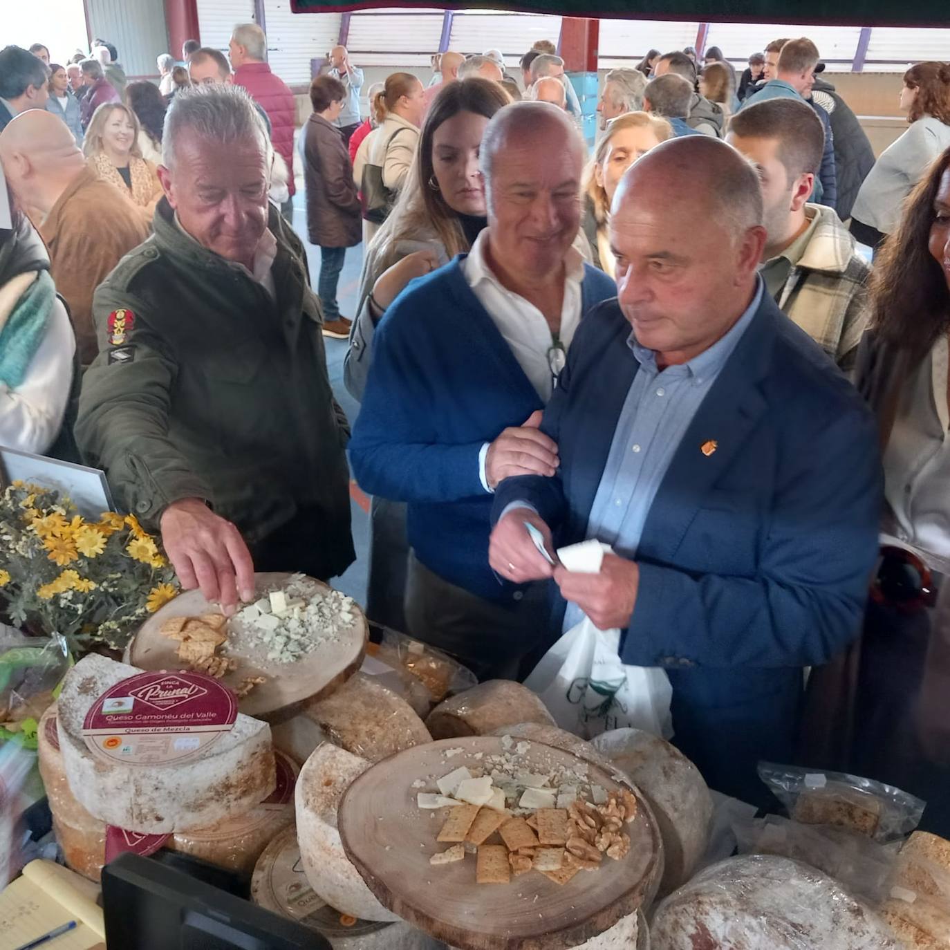 Más de 2.000 kilos de queso en la feria del Gamonéu de Benia