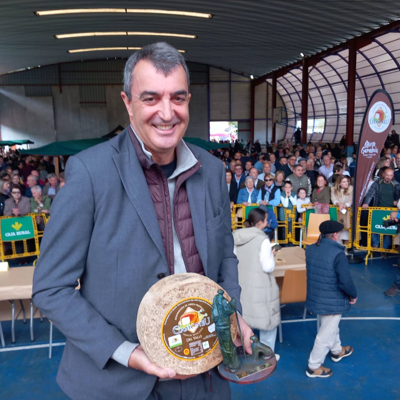 Más de 2.000 kilos de queso en la feria del Gamonéu de Benia