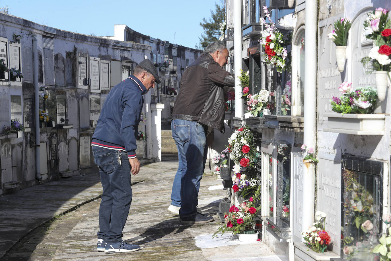 Gijón adelanta su visita a los cementerios