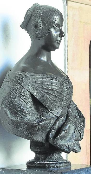 Busto de Isabel II, obra de FranciscoElías Vallejo, de 1846.