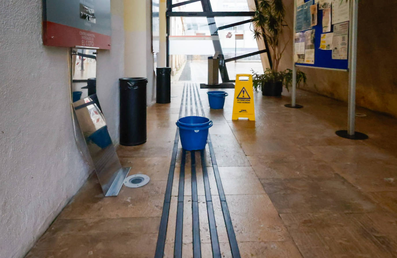 Las fuertes rachas de viento dejan destrozos por toda Asturias: las imágenes del temporal