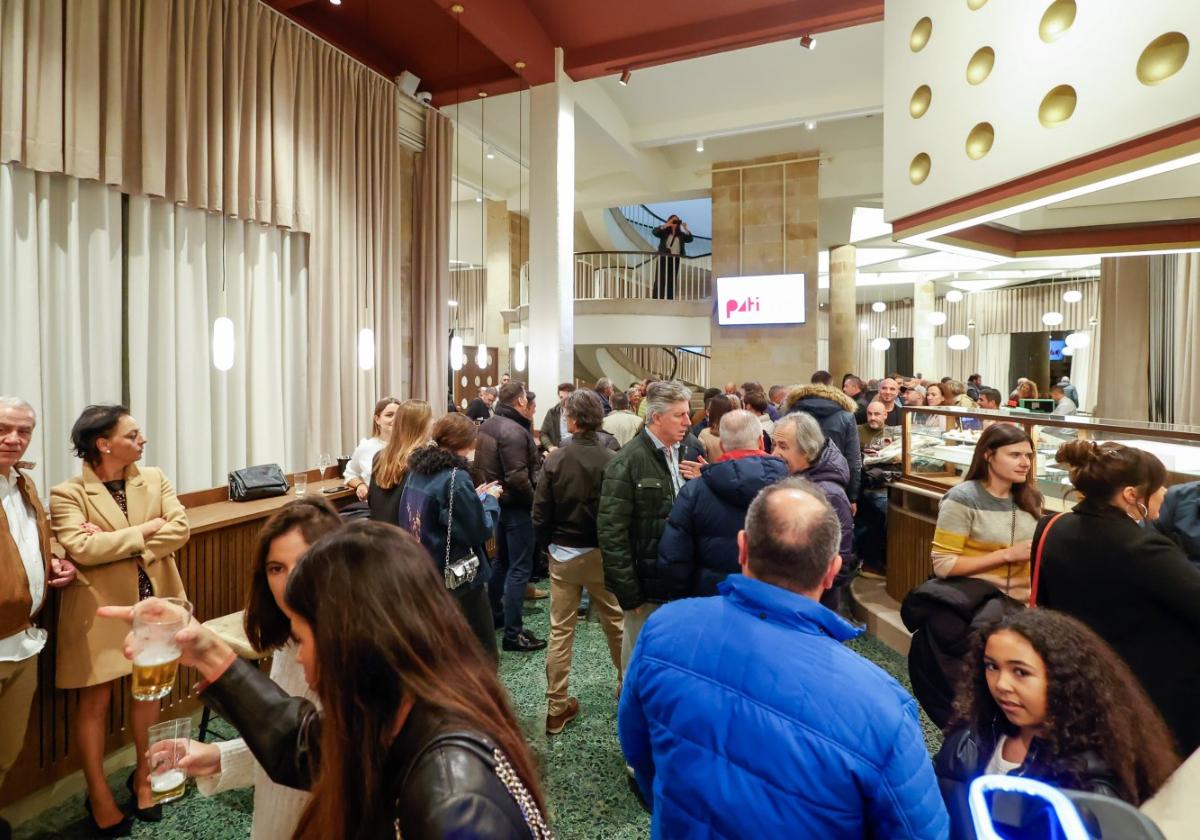 El nuevo espacio de la cafetería de la Laboral, El Patioh, del grupo la Buena Vida Tonada, fue inaugurado ayer.