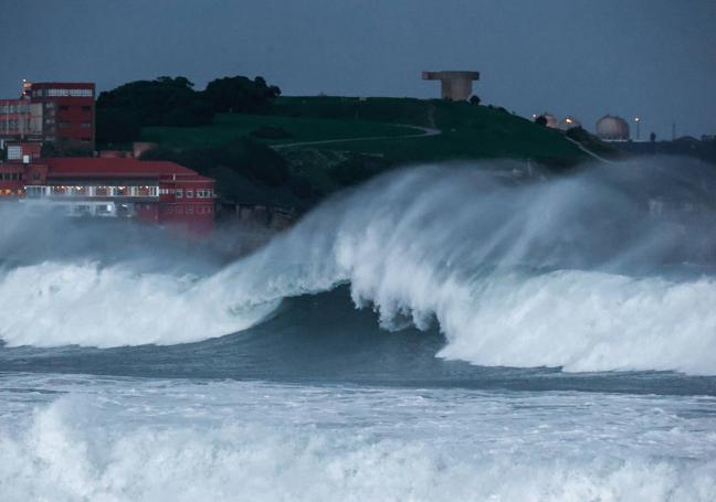 Oleaje en Gijón.