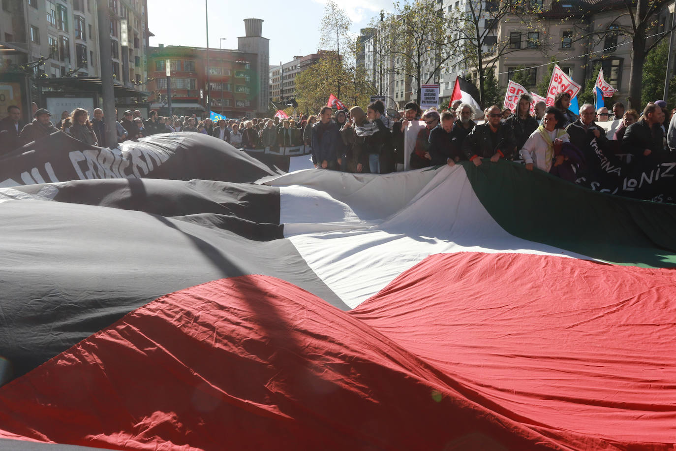 Multitudinaria manifestación a favor de Palestina en Gijón