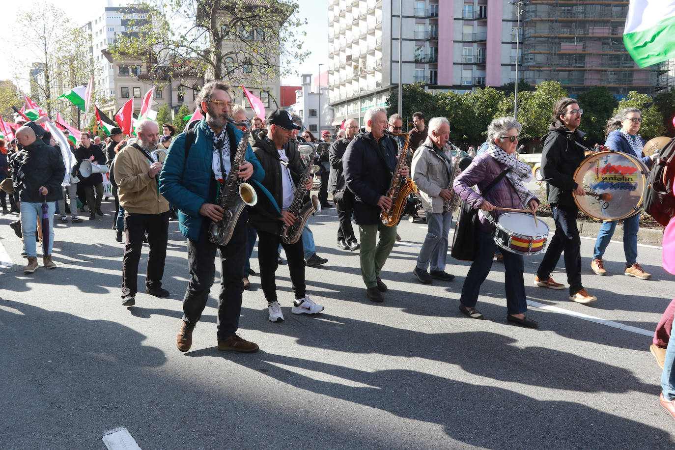 Multitudinaria manifestación a favor de Palestina en Gijón
