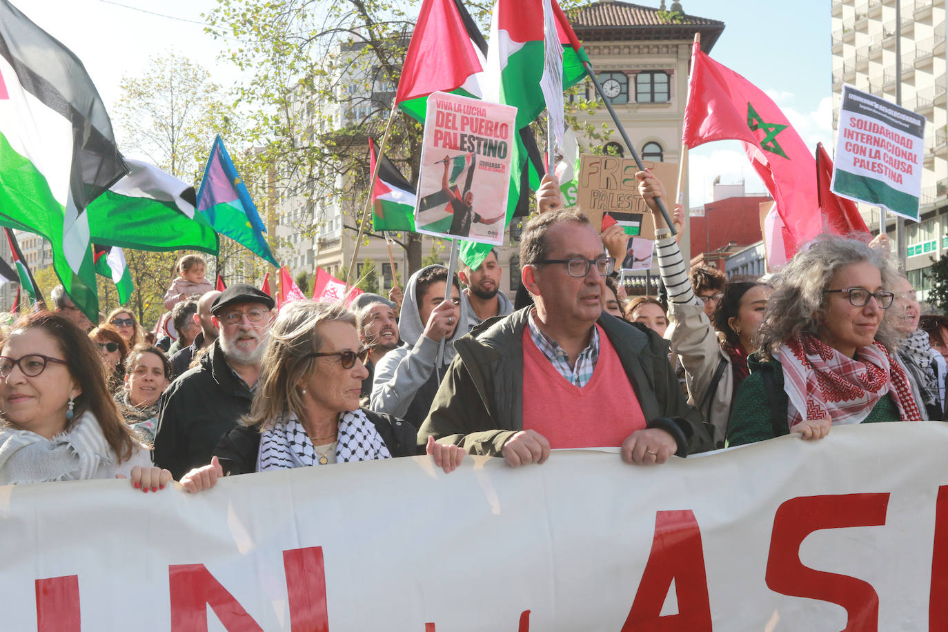 Multitudinaria manifestación a favor de Palestina en Gijón