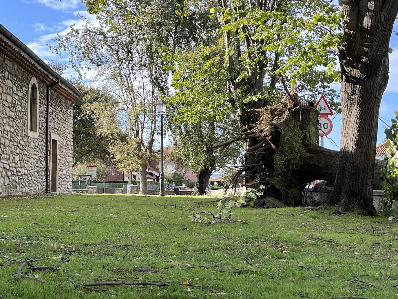 Las imágenes de los daños que deja la borrasca &#039;Domingos&#039; a su paso por Asturias