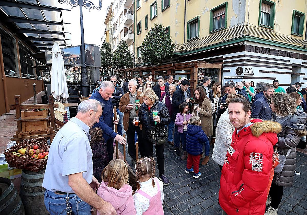 Sidra dulce y castañas asadas para celebrar el tradicional amagüestu de Gascona