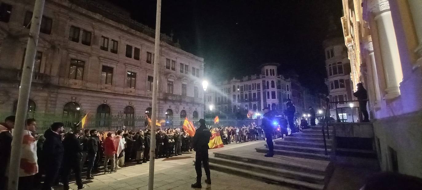 «Amnistía pa tu tía»: miles de asturianos salen a la calle como protesta