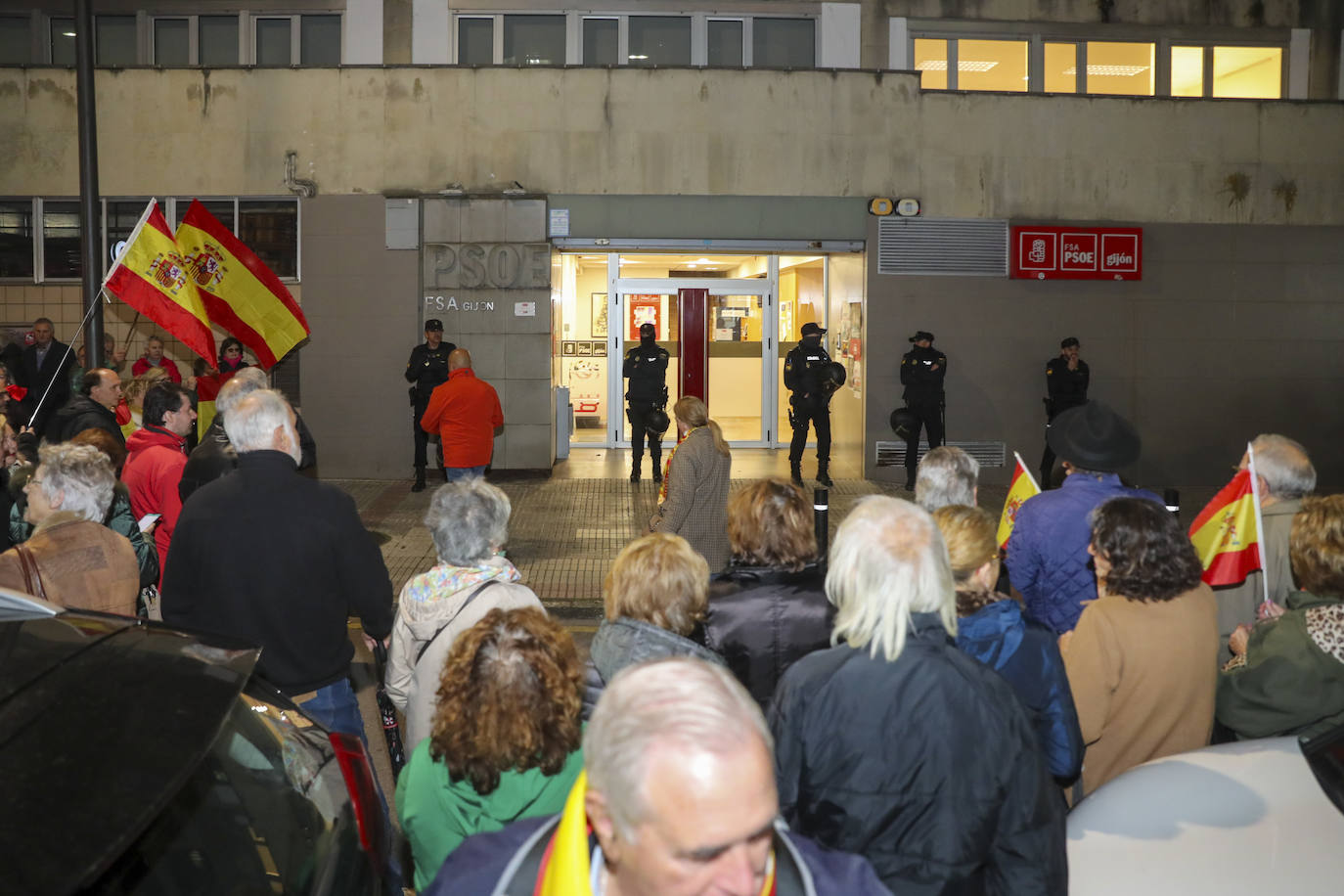 «Amnistía pa tu tía»: miles de asturianos salen a la calle como protesta