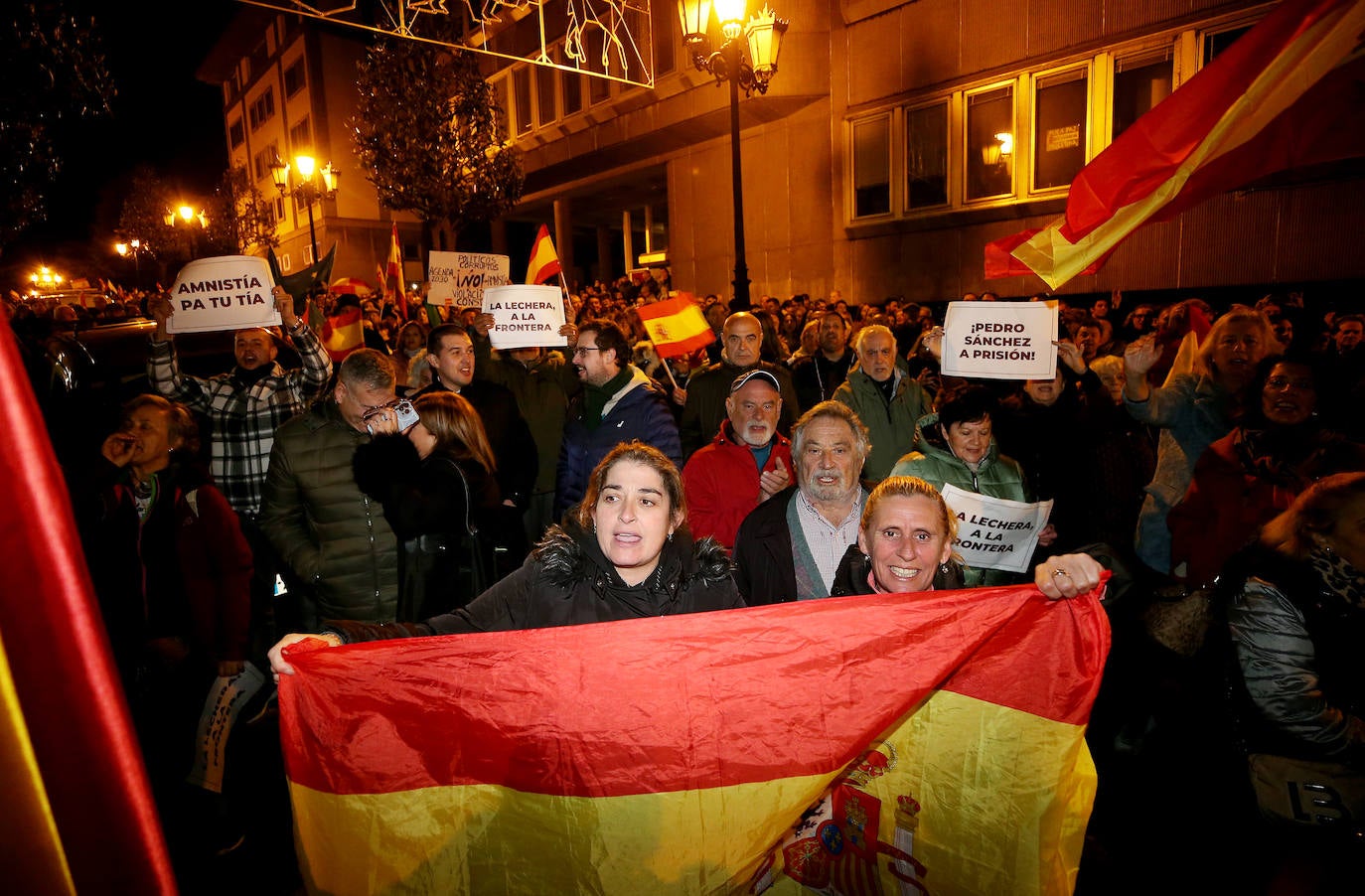 «Amnistía pa tu tía»: miles de asturianos salen a la calle como protesta