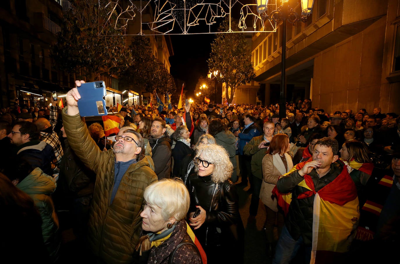 «Amnistía pa tu tía»: miles de asturianos salen a la calle como protesta