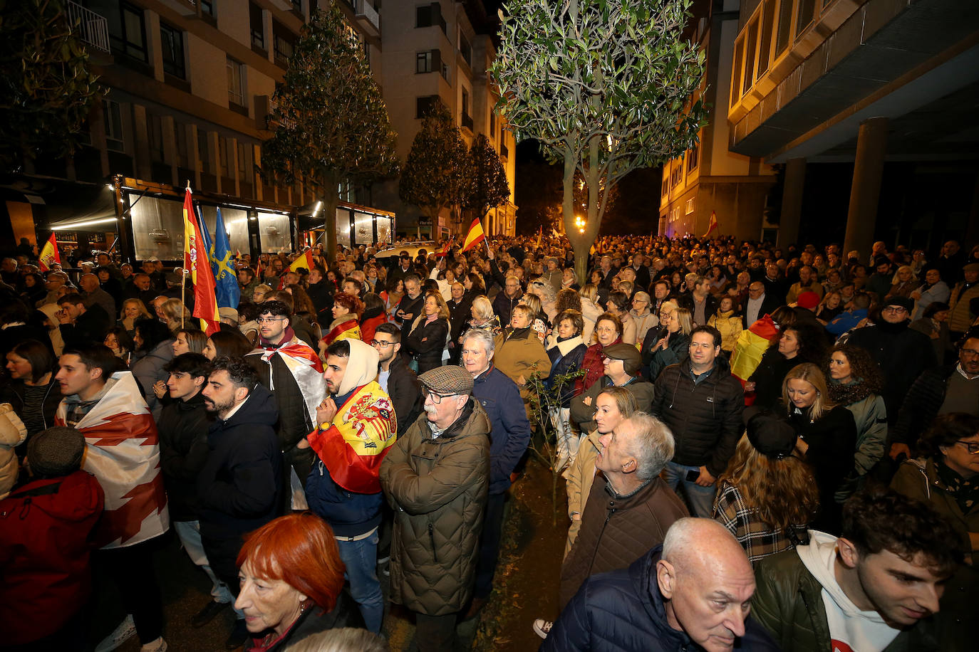 «Amnistía pa tu tía»: miles de asturianos salen a la calle como protesta