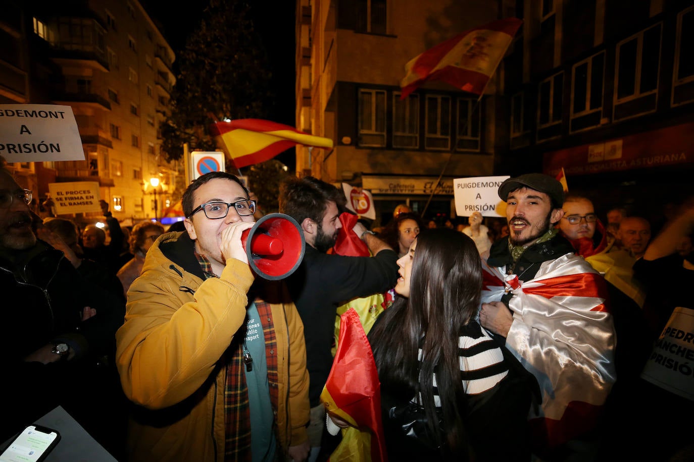 «Amnistía pa tu tía»: miles de asturianos salen a la calle como protesta