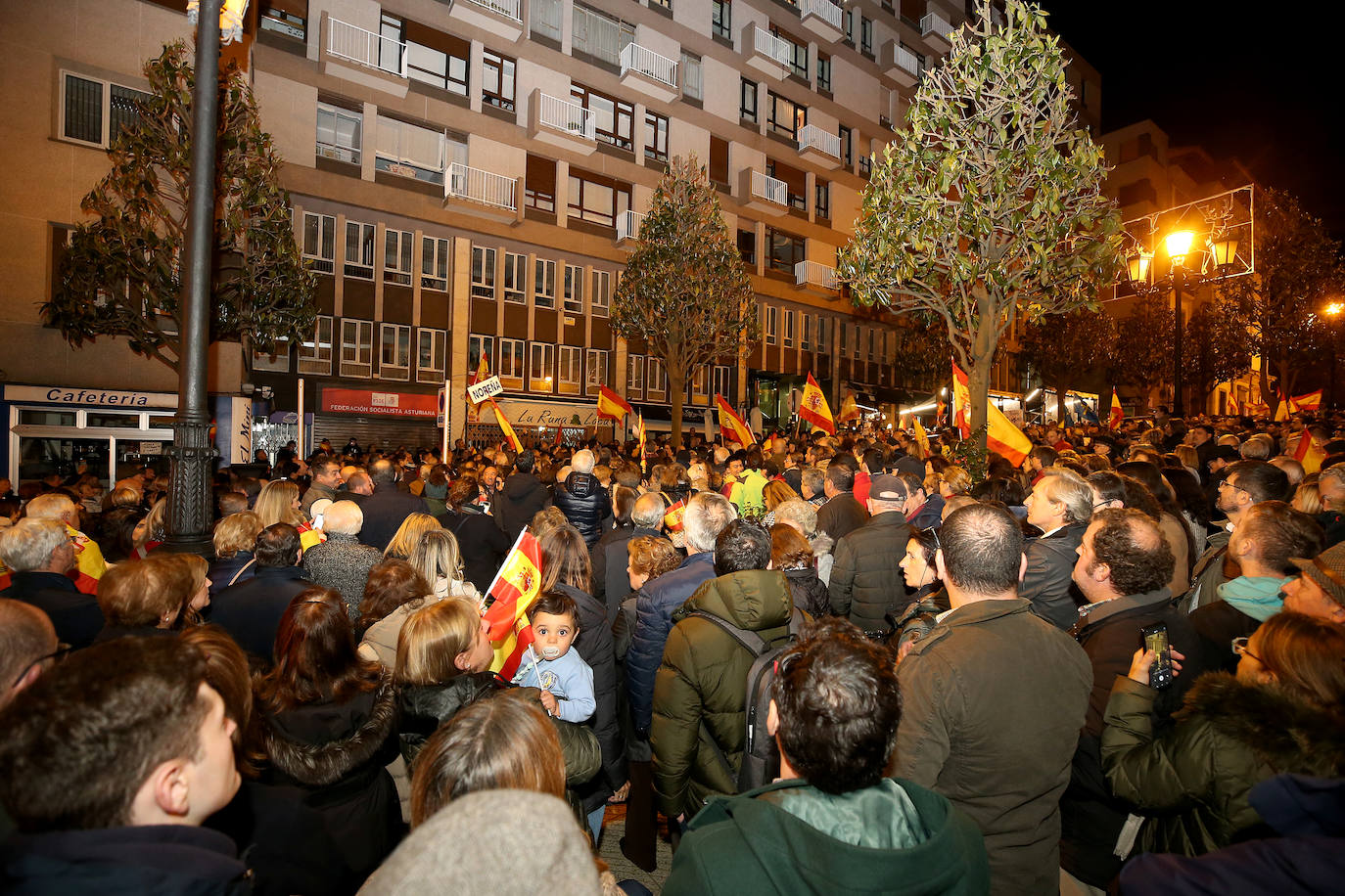«Amnistía pa tu tía»: miles de asturianos salen a la calle como protesta