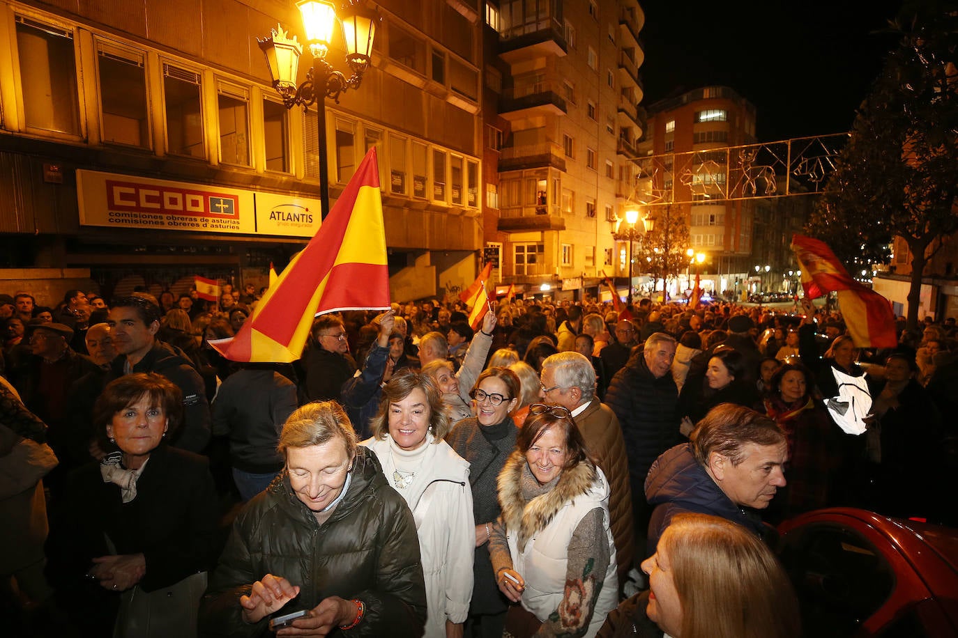 «Amnistía pa tu tía»: miles de asturianos salen a la calle como protesta