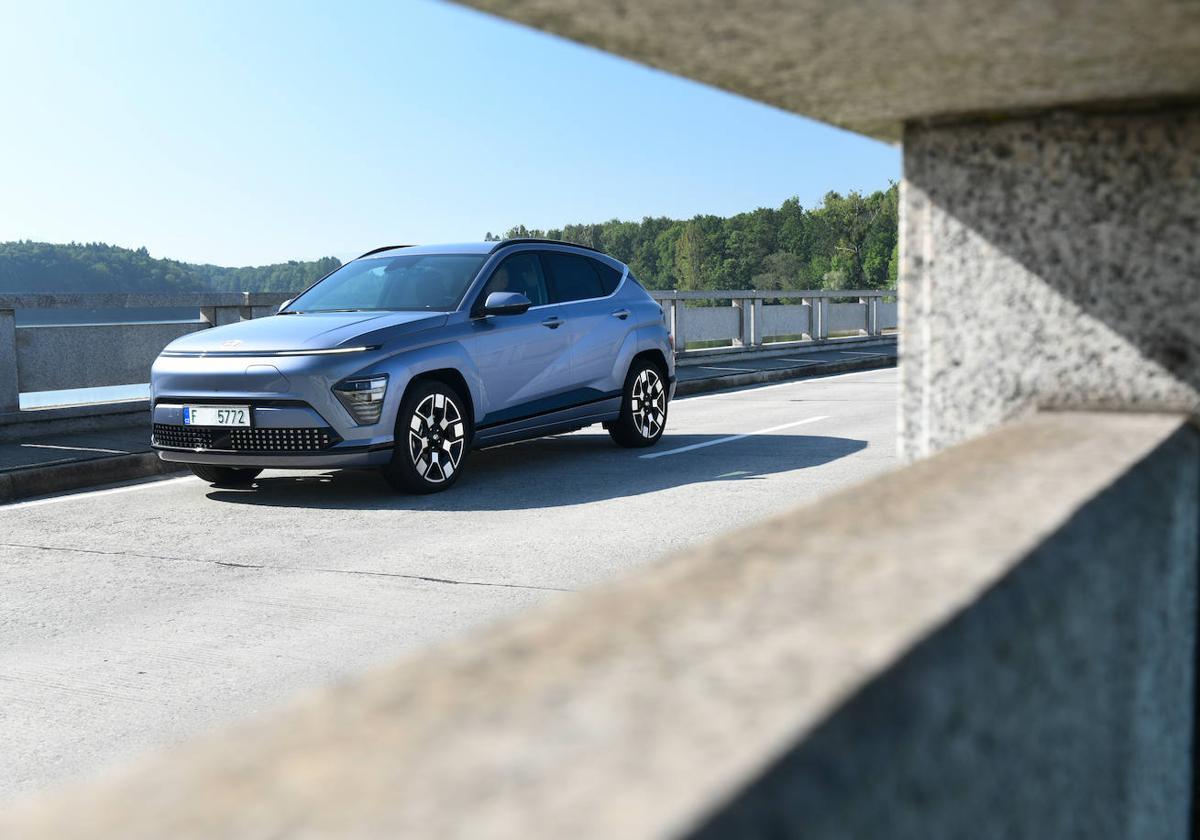 El nuevo Hyundai Kona eléctrico viene con un diseño futurista que no pasa desapercibido.