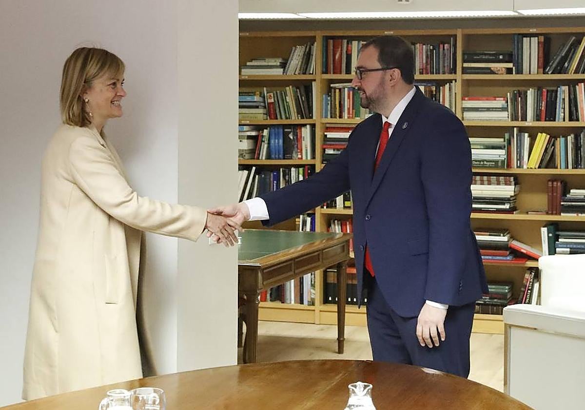 Covadonga Tomé y Adrián Barbón, antes de su reunión esta mañana.