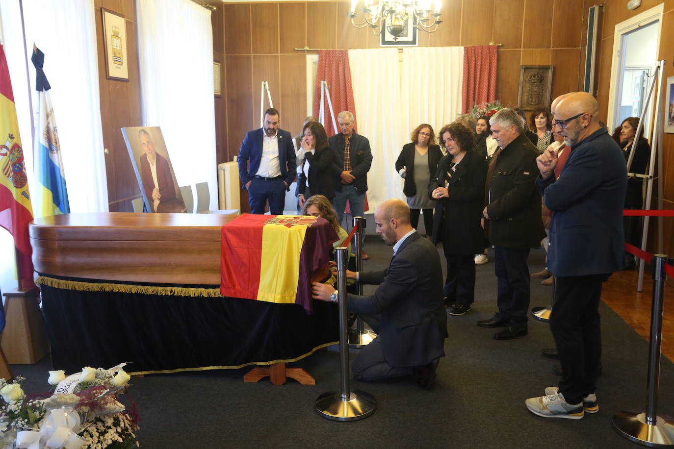 Asturias despide a Aníbal Vázquez en su capilla ardiente