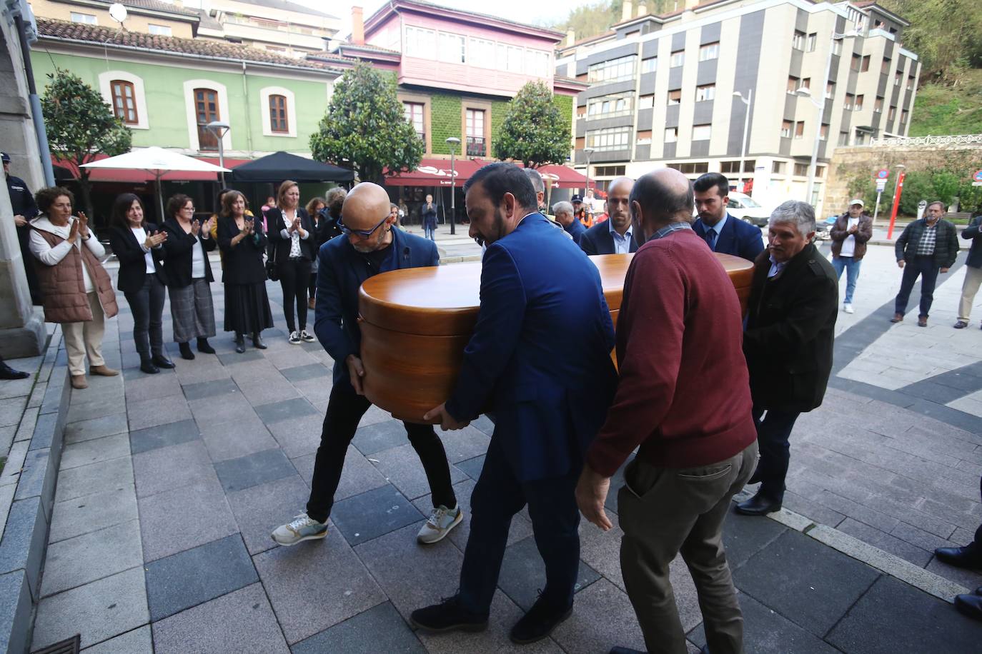 Asturias despide a Aníbal Vázquez en su capilla ardiente