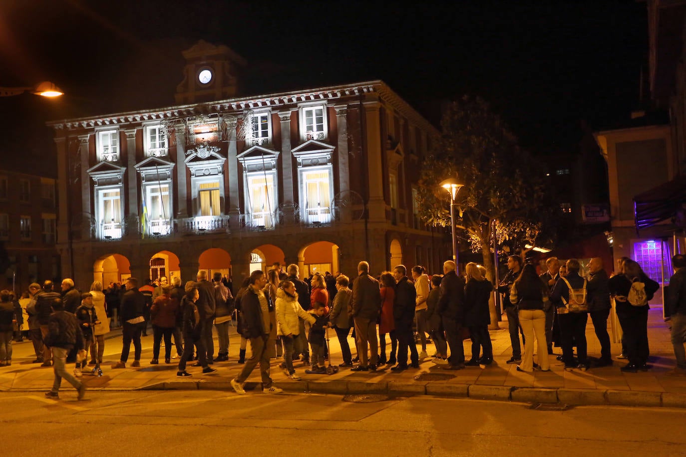 Asturias despide a Aníbal Vázquez en su capilla ardiente