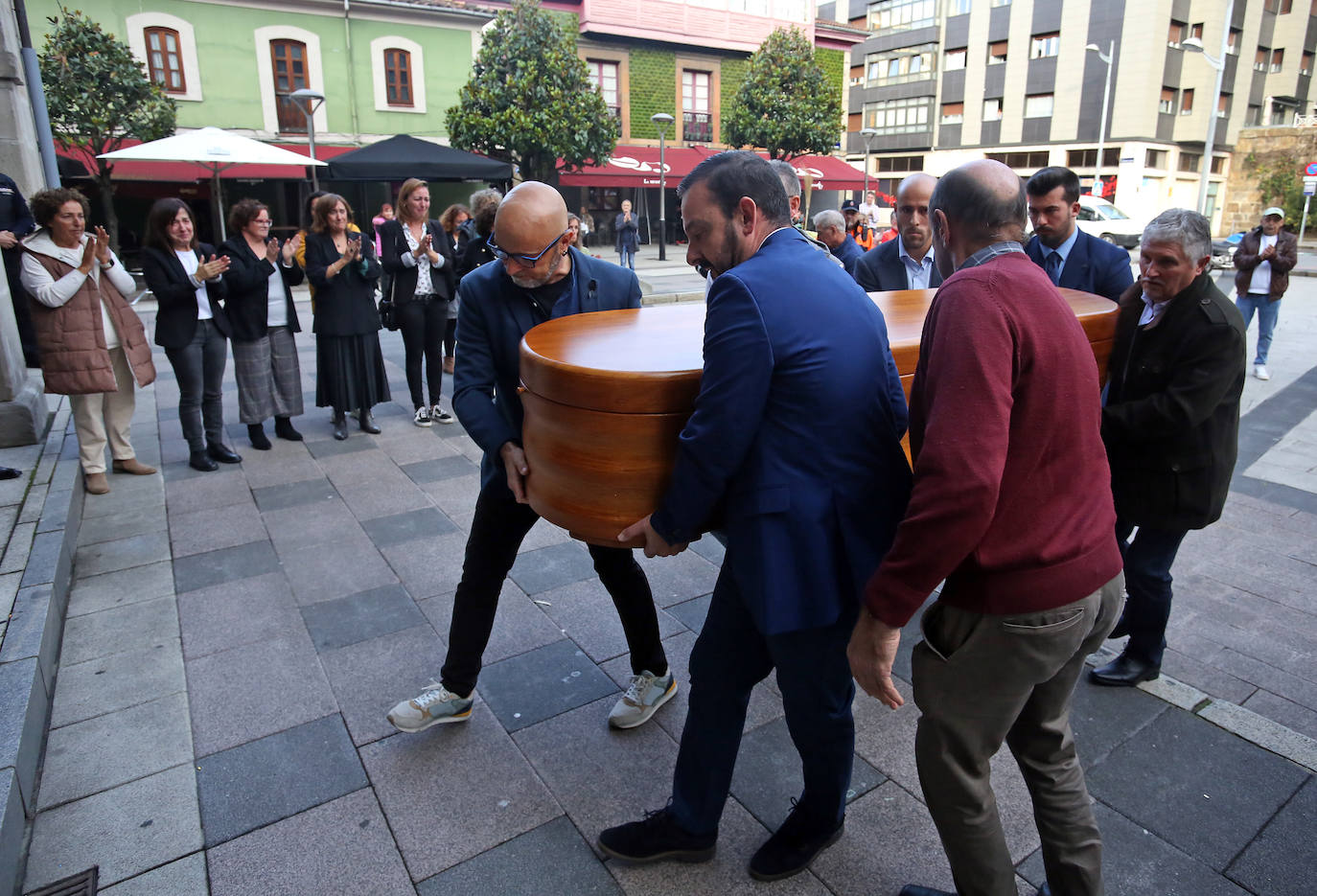 Asturias despide a Aníbal Vázquez en su capilla ardiente