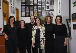 En el centro, Vero Rubio rodeada de los músicos que la acompañaron en su actuación.