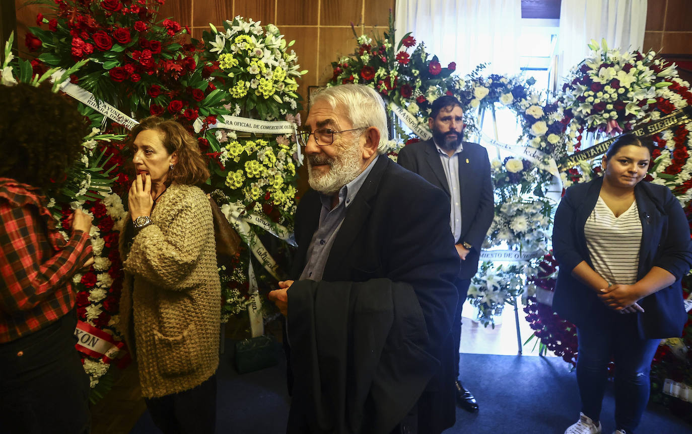 Tristeza y emoción en la capilla ardiente de Aníbal Vázquez, «una referencia moral»