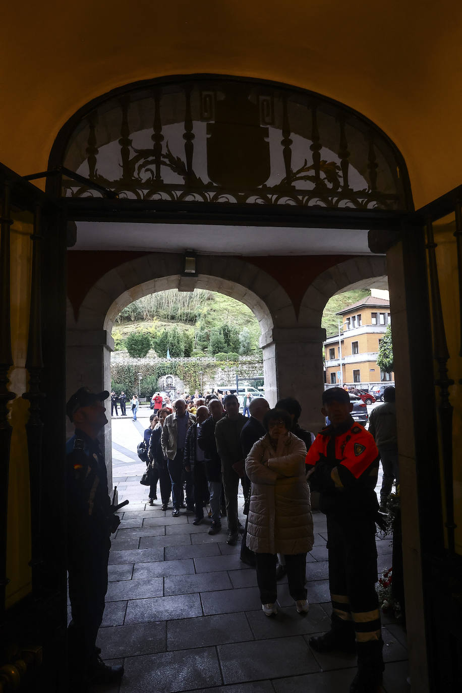 Tristeza y emoción en la capilla ardiente de Aníbal Vázquez, «una referencia moral»