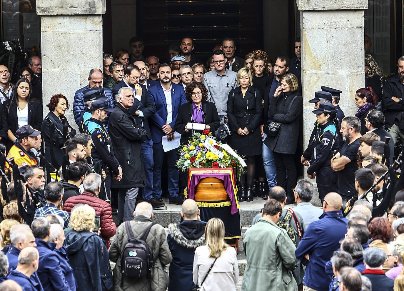 Emotivo y multitudinario adiós a Aníbal Vázquez en Mieres