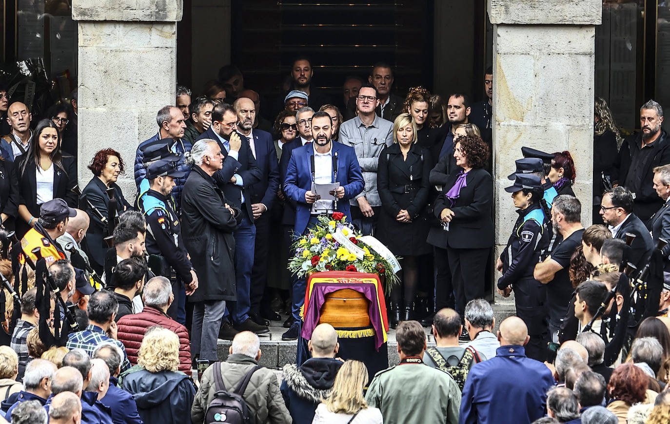 Emotivo y multitudinario adiós a Aníbal Vázquez en Mieres