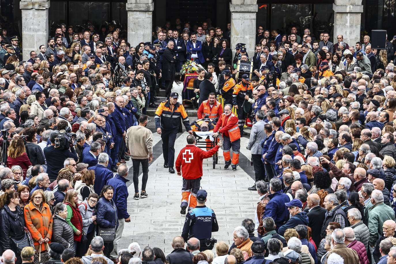 Emotivo y multitudinario adiós a Aníbal Vázquez en Mieres