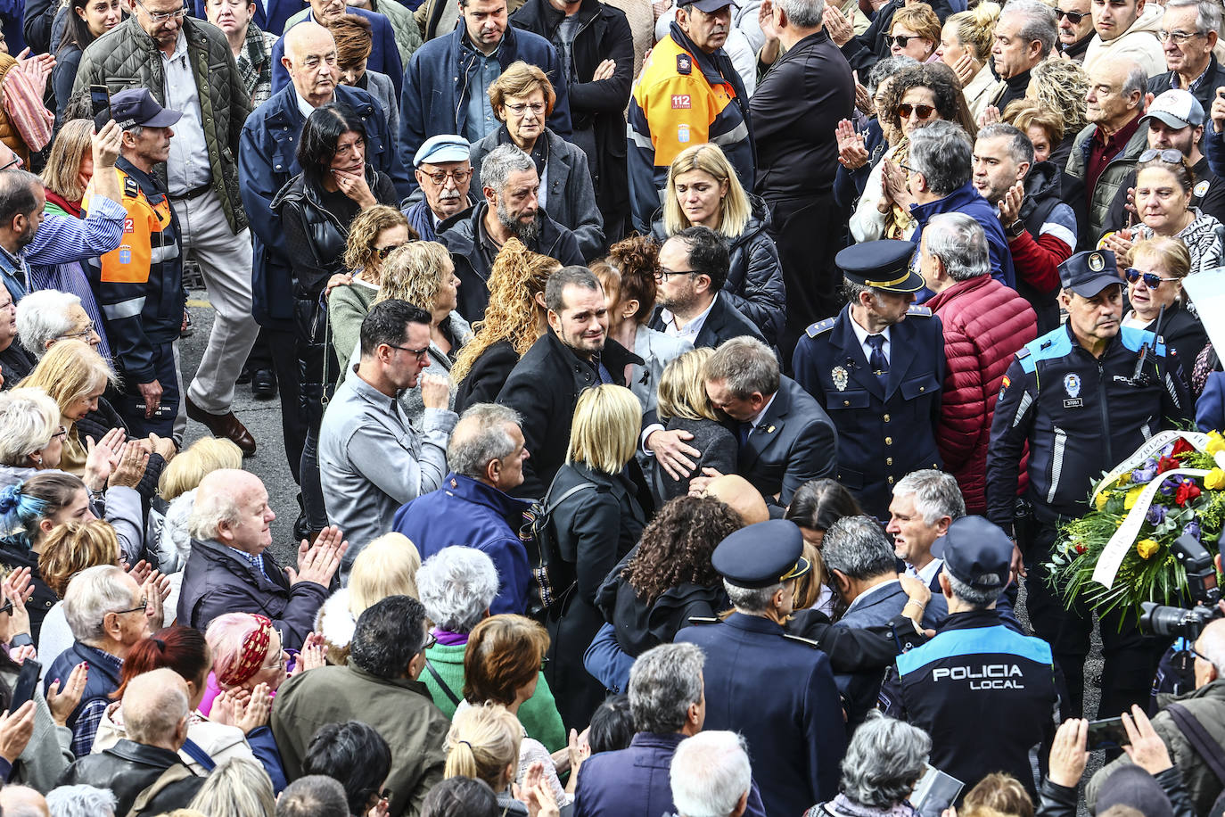 Emotivo y multitudinario adiós a Aníbal Vázquez en Mieres