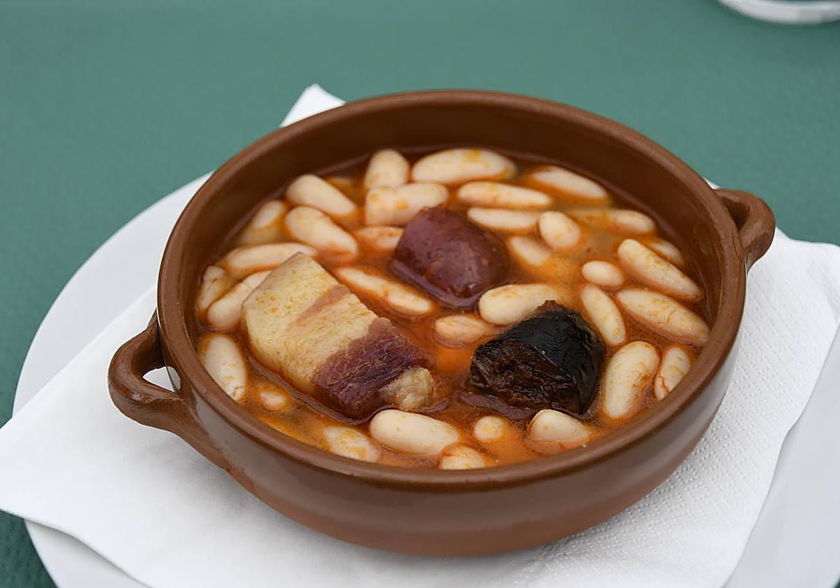 Plato de fabada asturiana