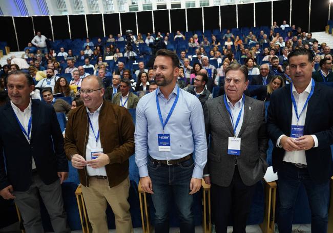 Queipo, entre Tellado y Canteli en el Congreso del PP