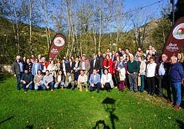 Queseros, ganaderos y representantes de las administraciones se reunieron ayer en el Parador de Cangas de Onís para celebrar el vigésimo aniversario de la DOP Gamonéu.