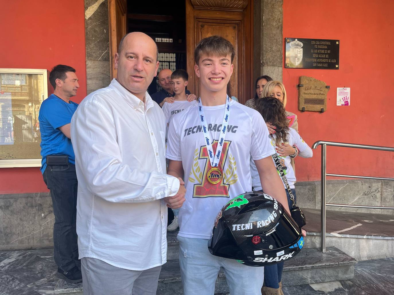 Sonoro homenaje en Cabañaquinta al joven piloto Samuel Díaz