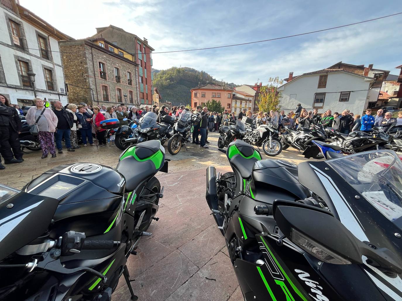 Sonoro homenaje en Cabañaquinta al joven piloto Samuel Díaz
