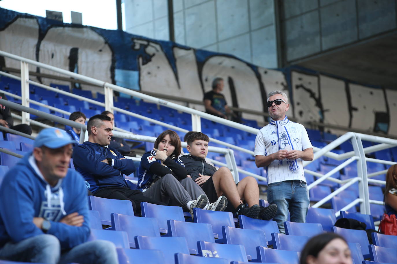 ¿Estuviste viendo el Oviedo - Eibar? ¡Búscate en las fotos del Tartiere!