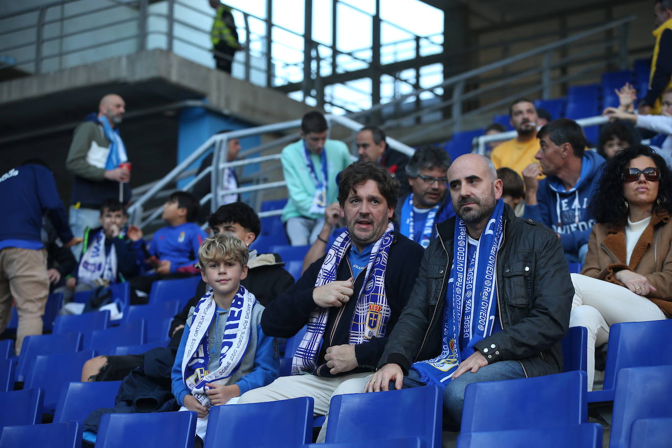 ¿Estuviste viendo el Oviedo - Eibar? ¡Búscate en las fotos del Tartiere!